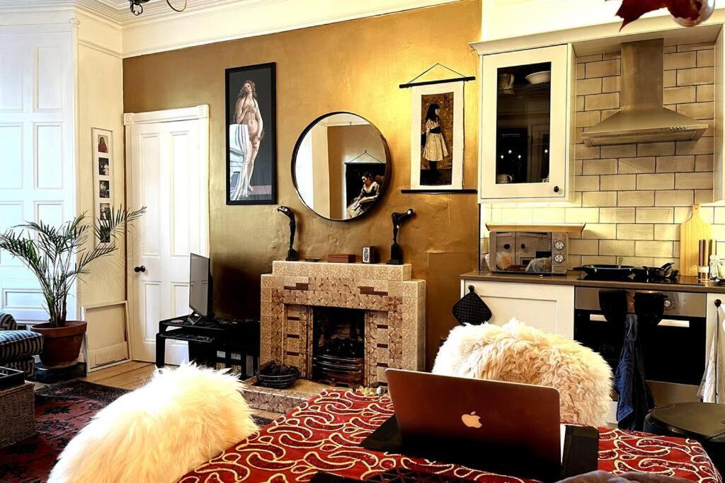 Apartment Holyrood Park: Lush & Arty 2 Double Bed Flat *