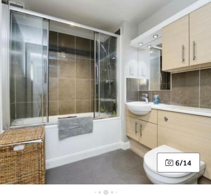 Modern 2 Bedrooms & Two Bathrooms * Edinburgh
