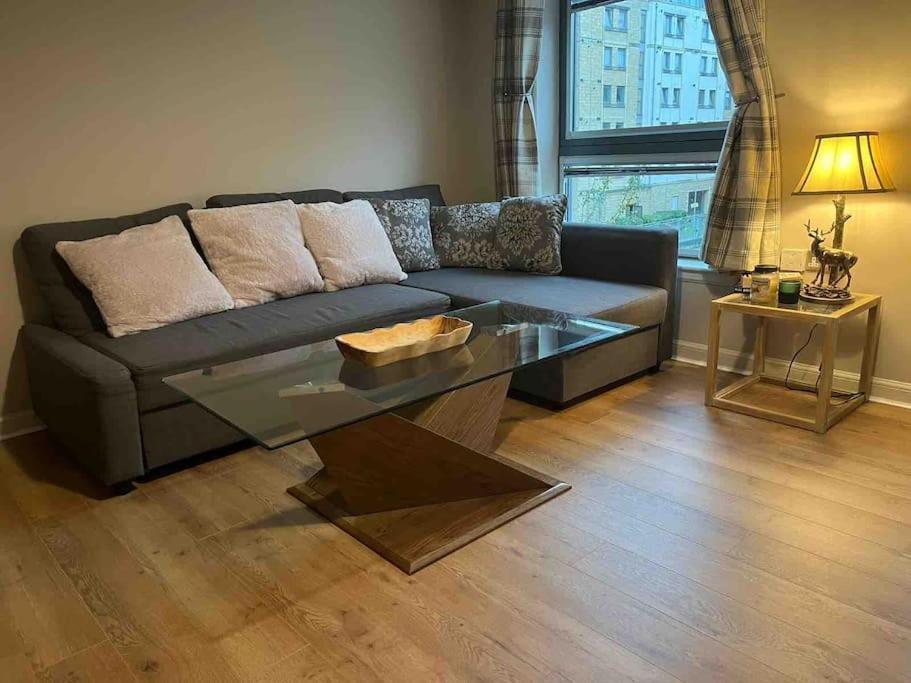 Modern 2 Bedrooms & Two Bathrooms Apartment