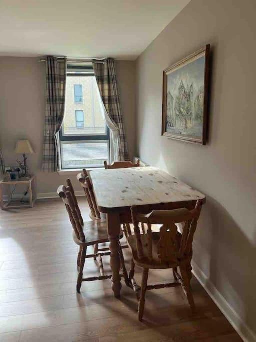 Modern 2 Bedrooms & Two Bathrooms Edinburgh