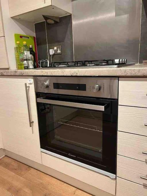 Modern 2 Bedrooms & Two Bathrooms Apartment Edinburgh