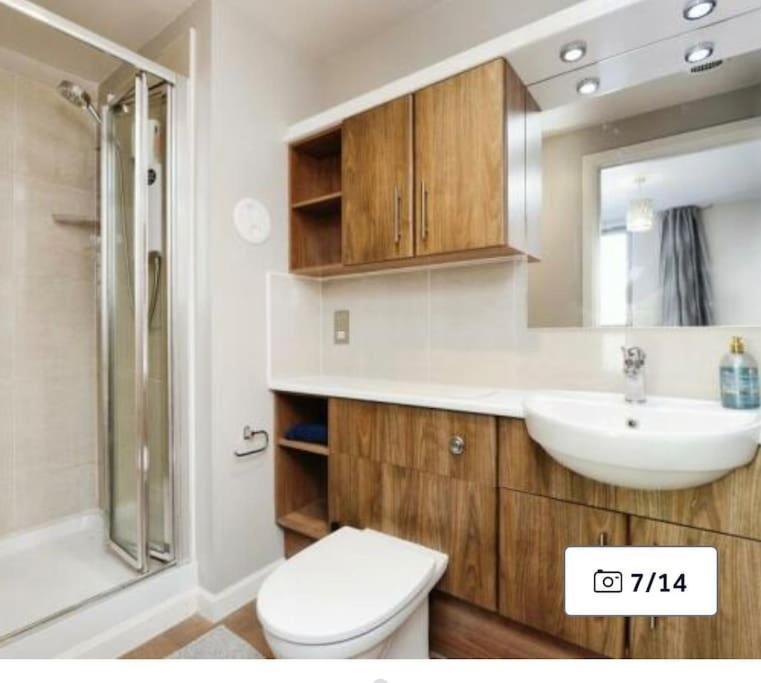 Apartment Modern 2 Bedrooms & Two Bathrooms *