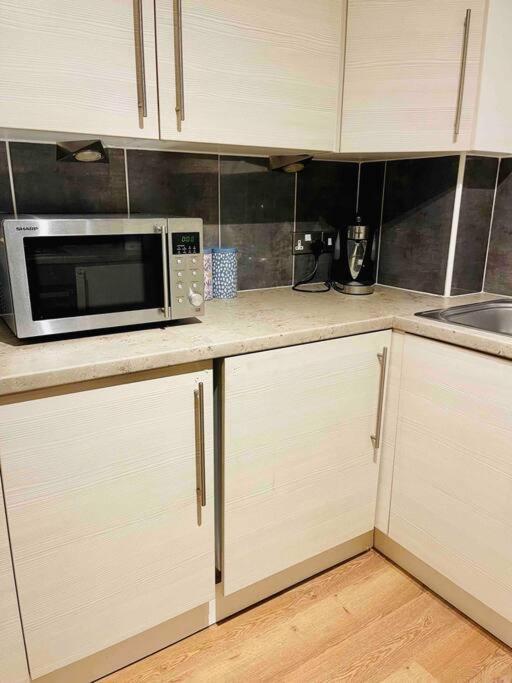 Modern 2 Bedrooms & Two Bathrooms Apartment Edinburgh