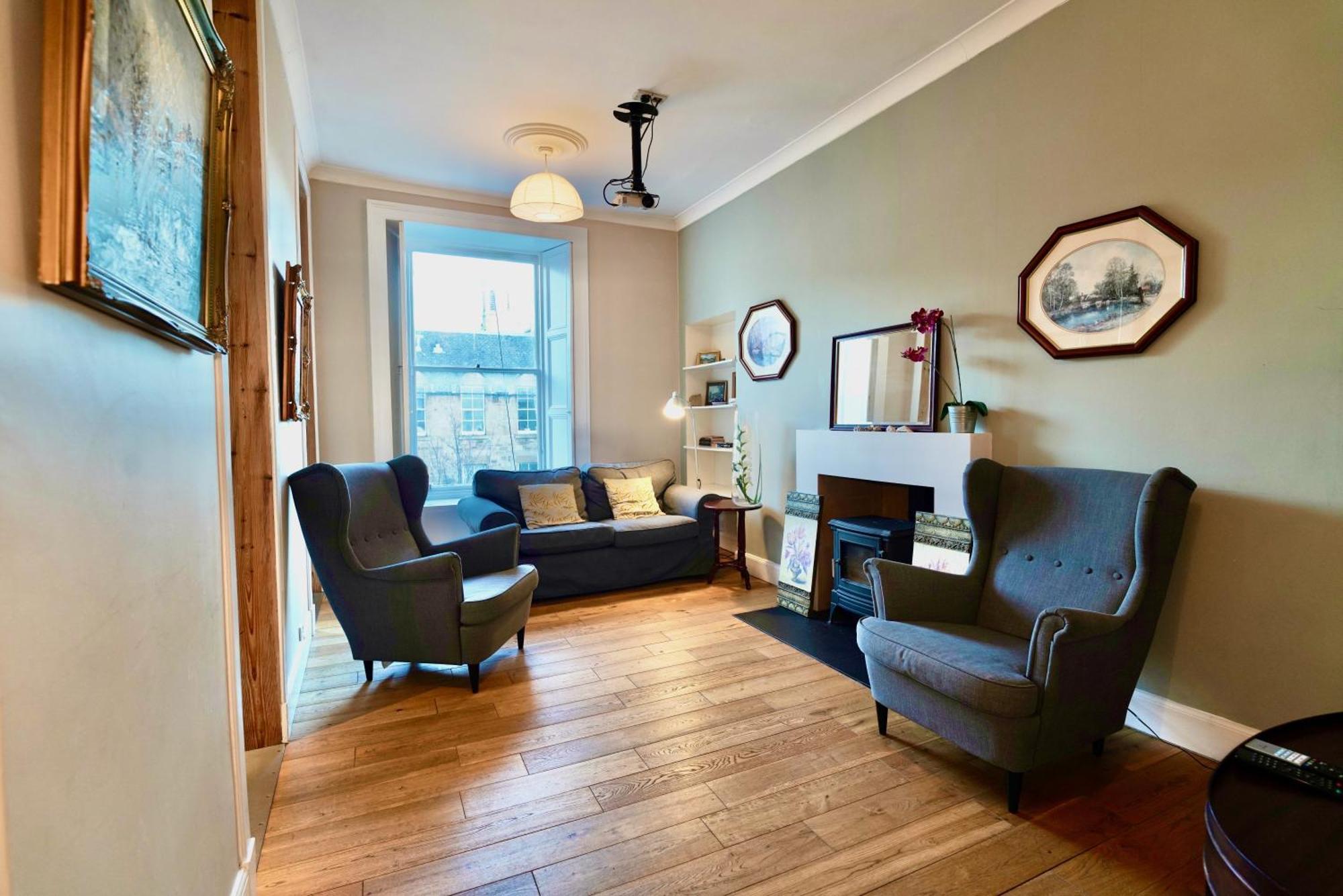 Spacious 2 Bed Next To Royal Mile & Waverley Apartment *