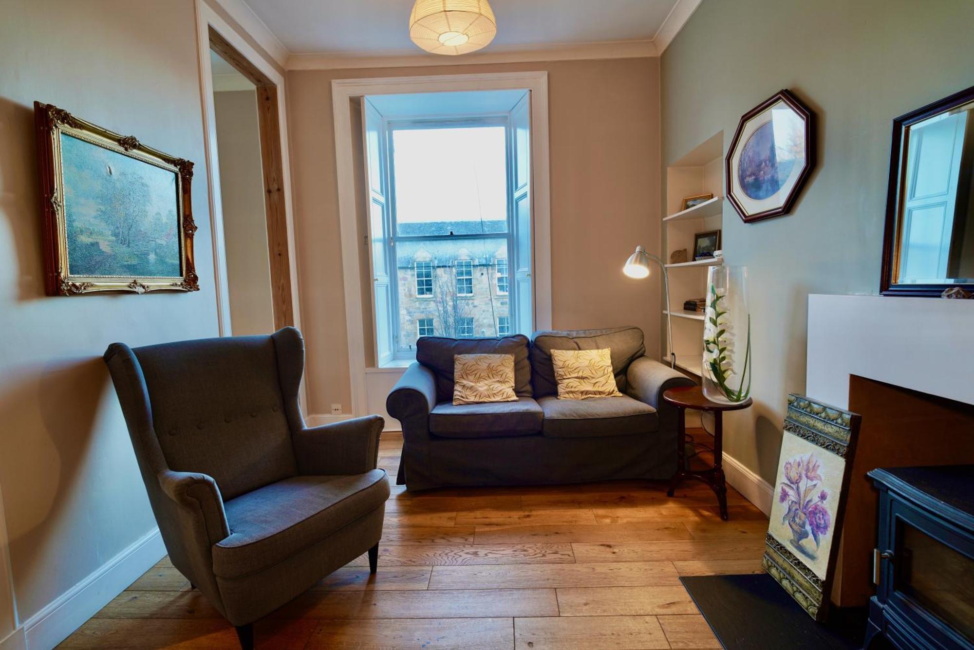 Spacious 2 Bed Next To Royal Mile & Waverley * Edinburgh
