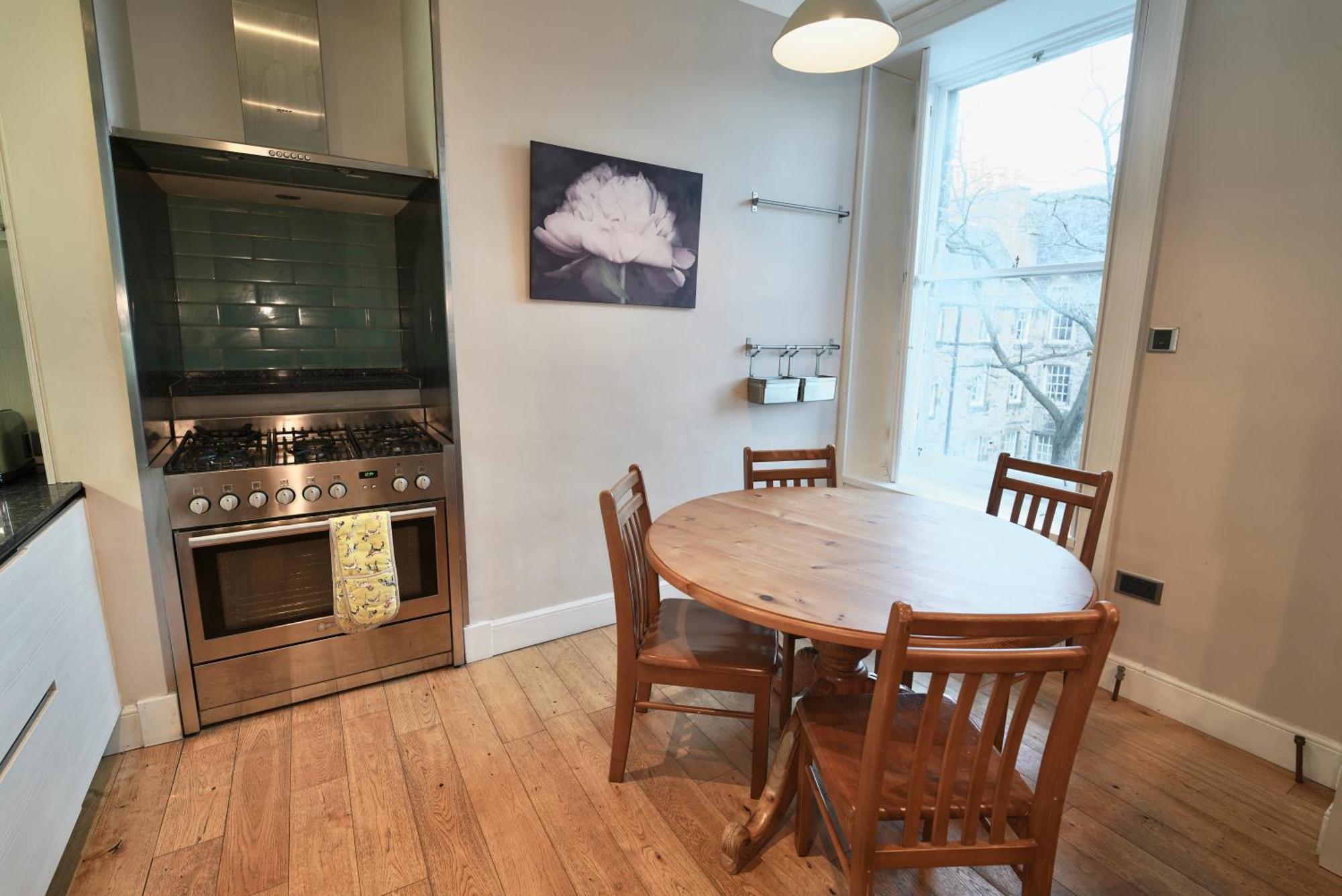 Spacious 2 Bed Next To Royal Mile & Waverley Apartment Edinburgh