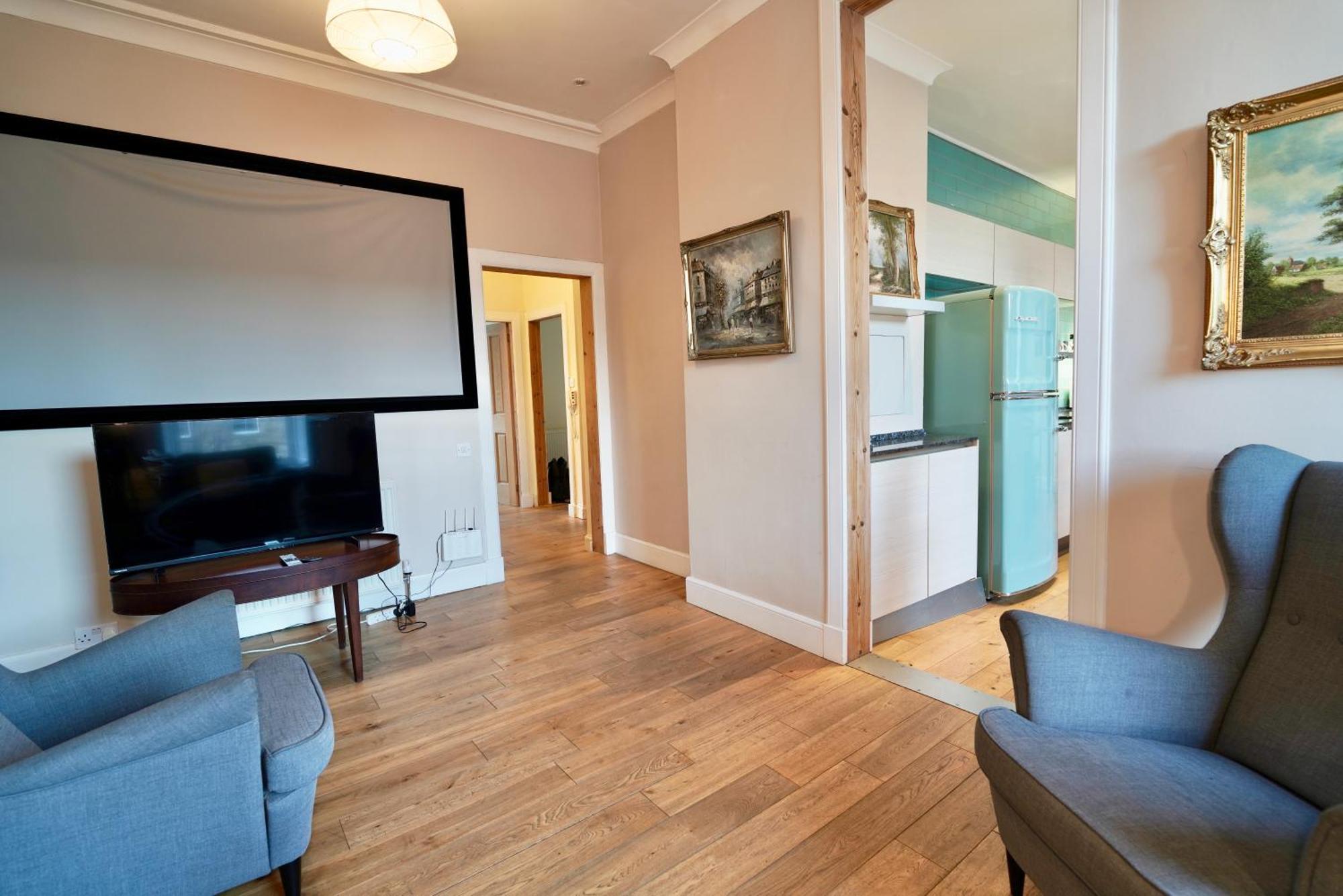 Spacious 2 Bed Next To Royal Mile & Waverley *