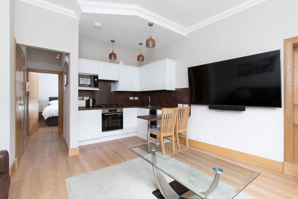 Apartment Newington