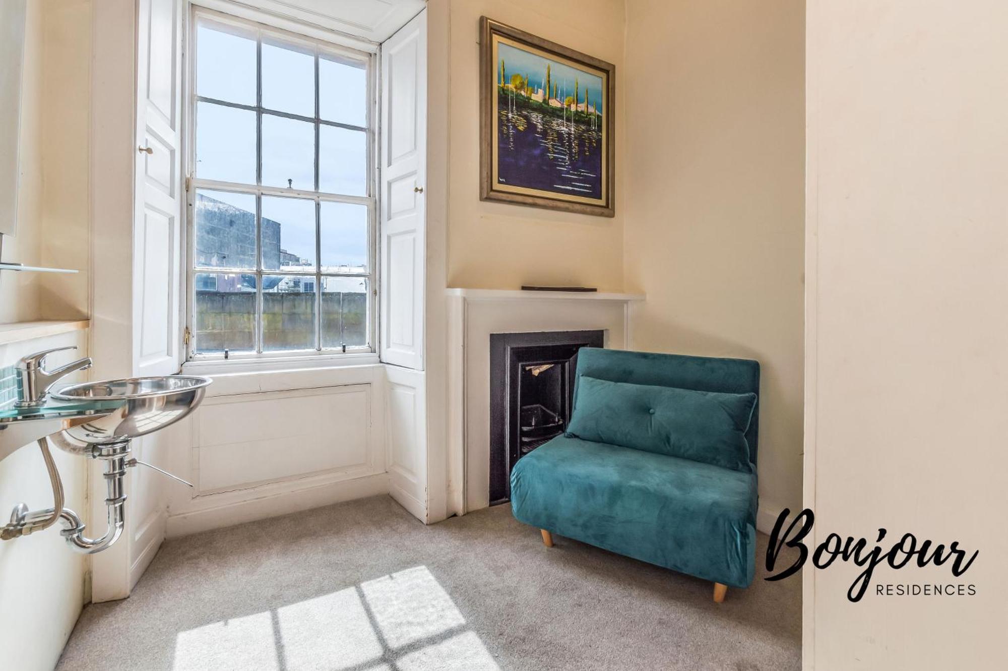 Belleville Central St James Quarter Free Offsite Parking & Views By Bonjour Residences Appartement EDI