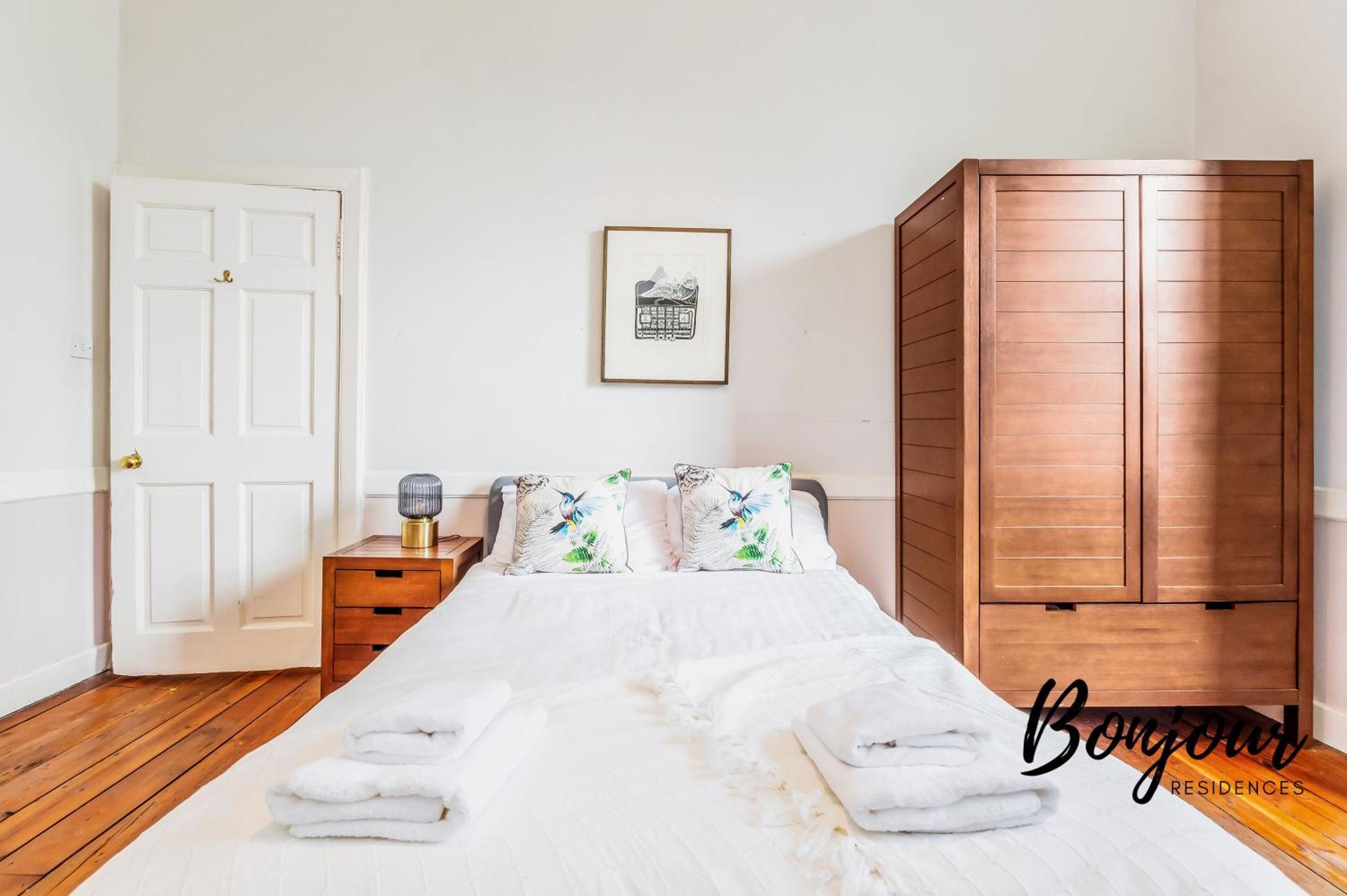 Belleville Central St James Quarter Free Offsite Parking & Views By Bonjour Residences EDI