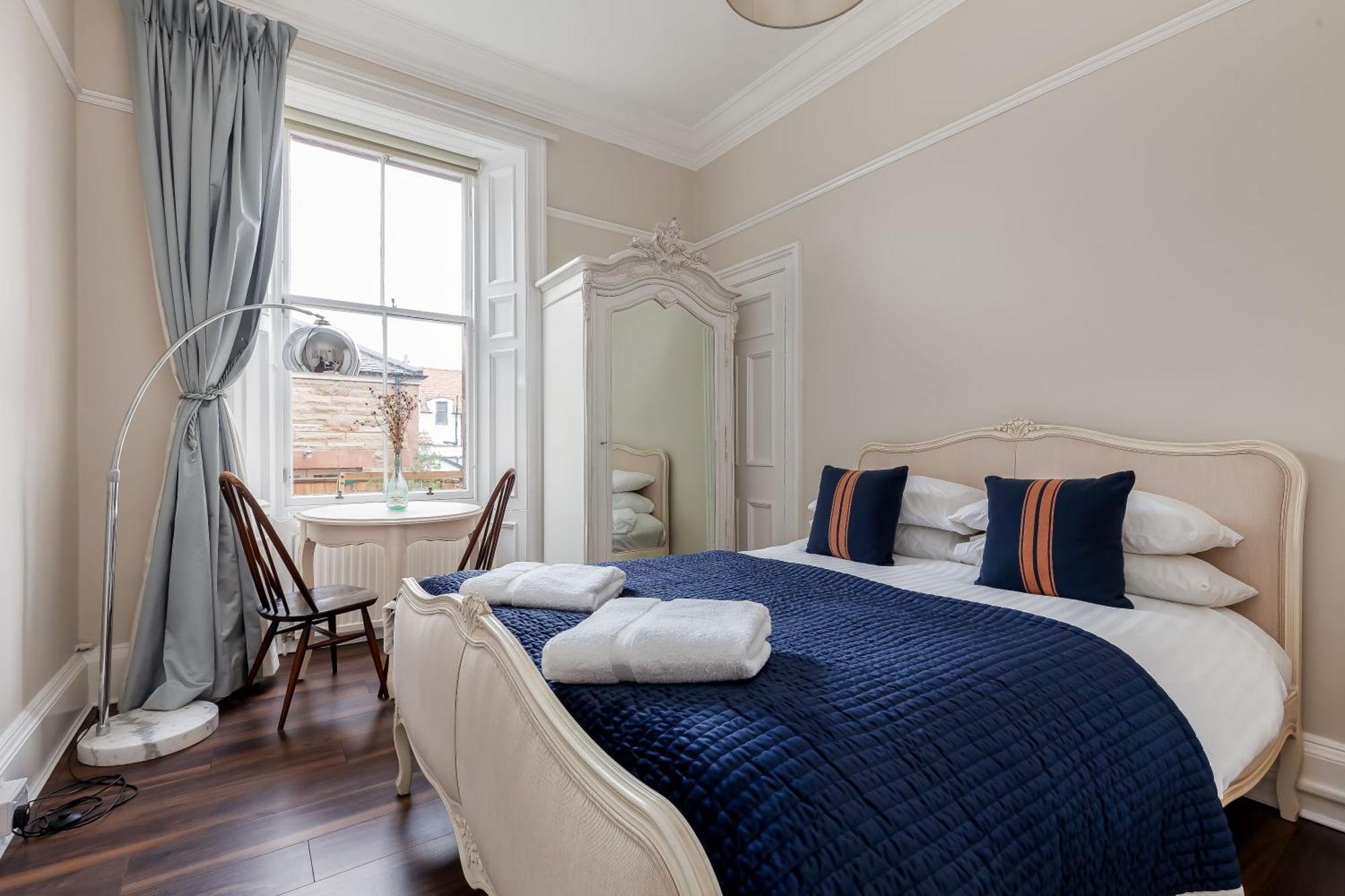 Stylish Victorian Apartment's Close To The Botanical Gardens, Free Parking! *