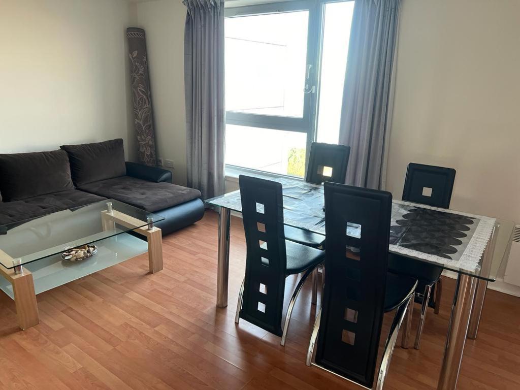 Apartment Modern 2 Bed With Stunning Seaside View *