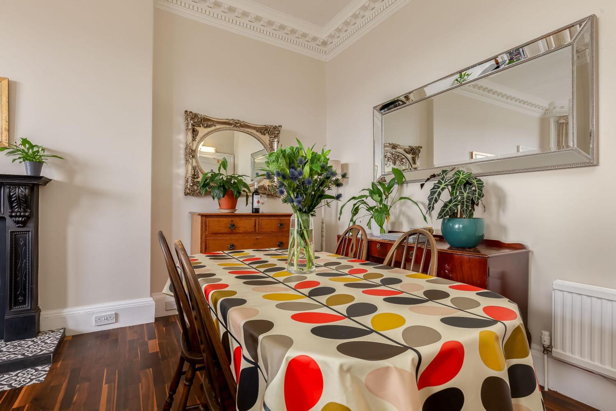 Stylish Victorian Apartment's Close To The Botanical Gardens, Free Parking! EDI