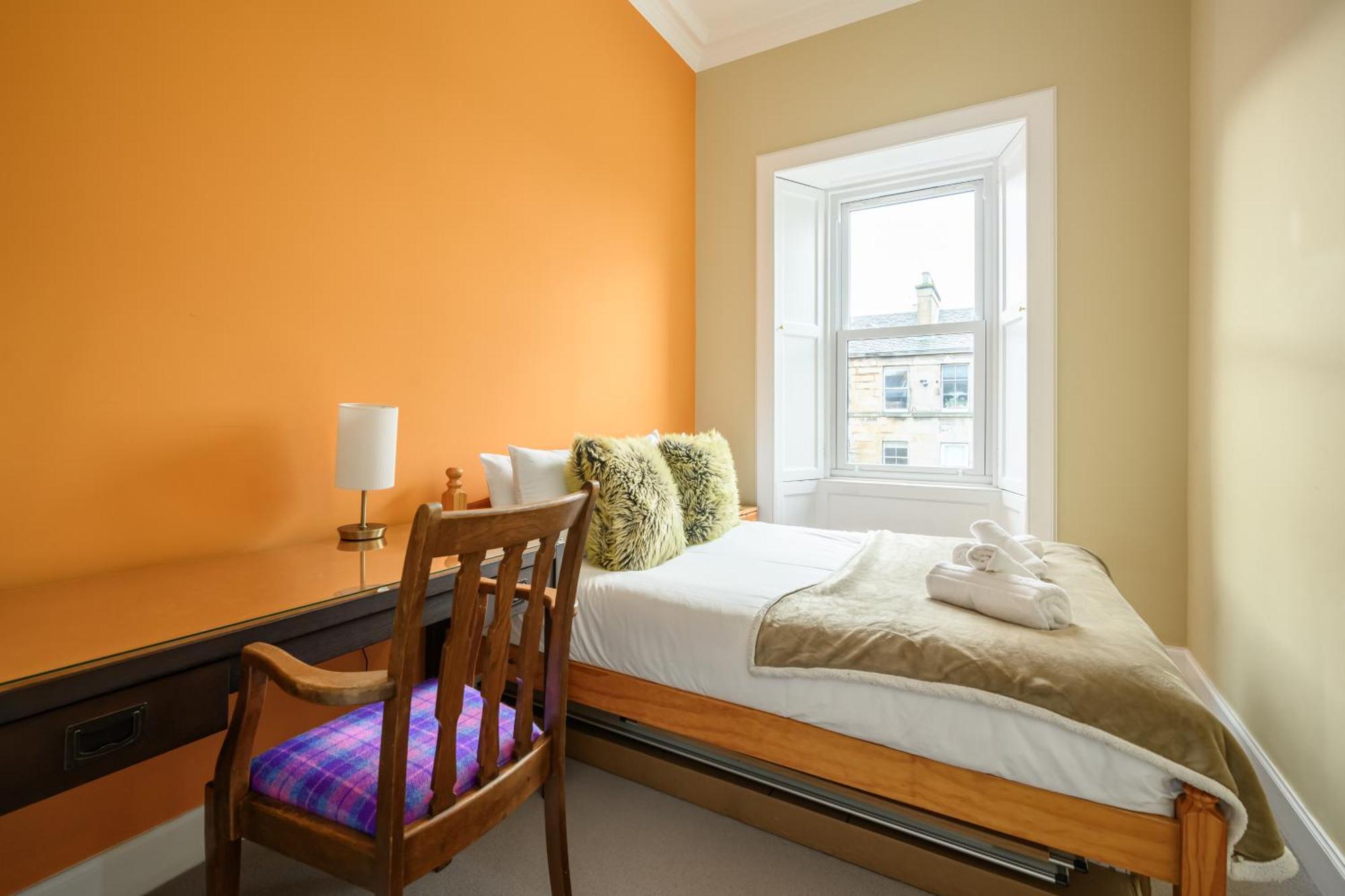 5-br 3-bth Newington - Modern & Spacious Apartment