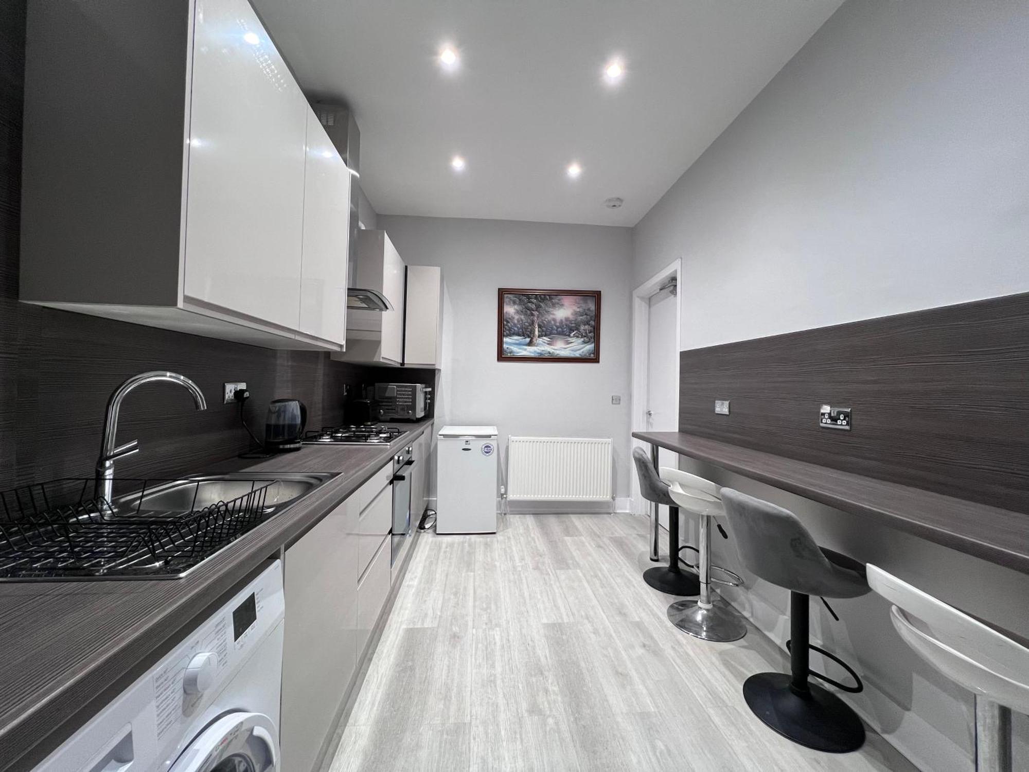 Lovely 4 Bedroom 2nd Floor Walk Up