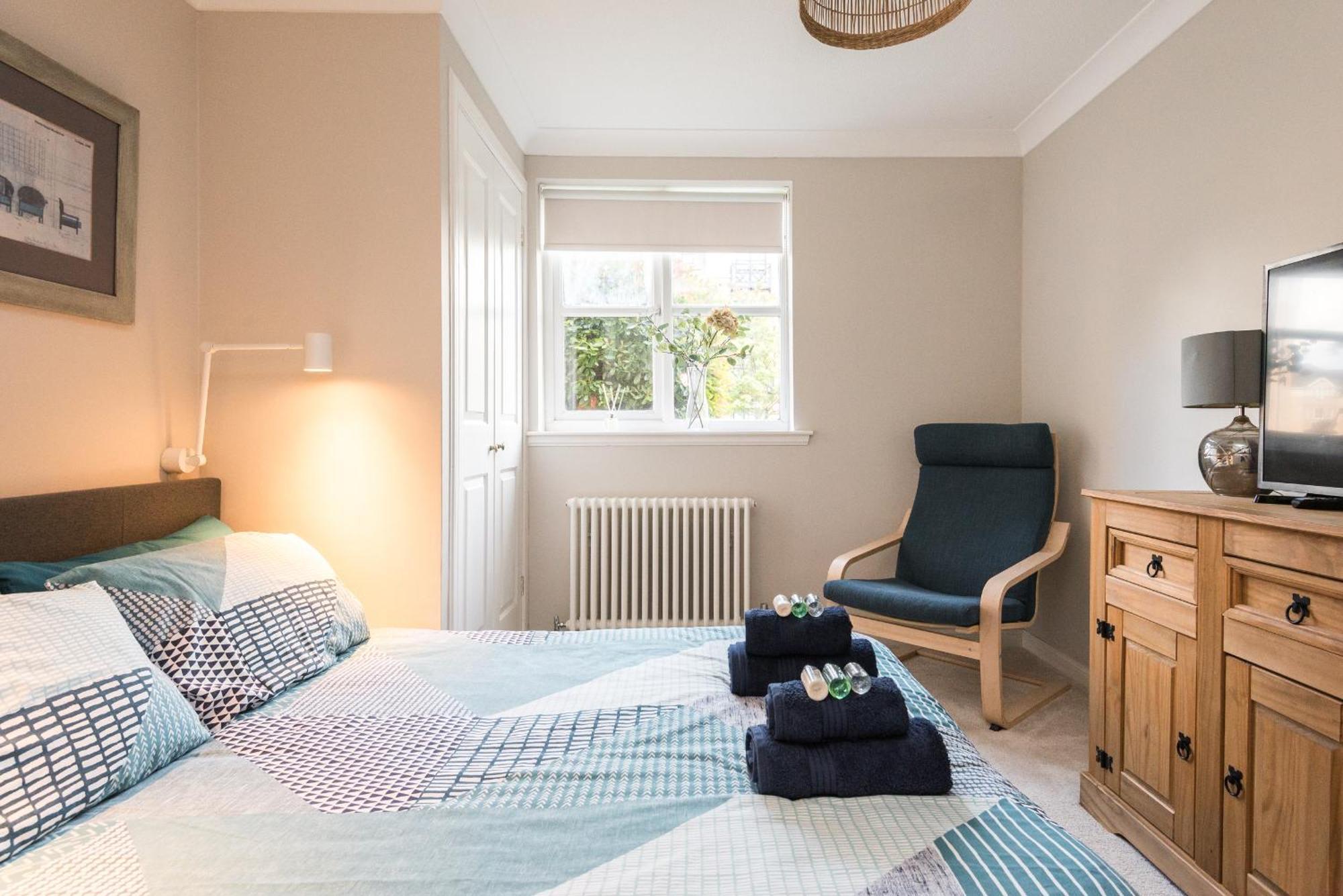 Apartment Cosy Roseburn Apartment, - 2 Bedrooms, Free Parking EDI