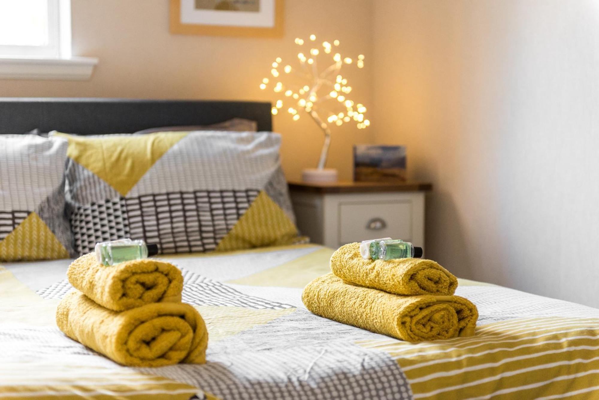 Cosy Roseburn Apartment, - 2 Bedrooms, Free Parking Apartment