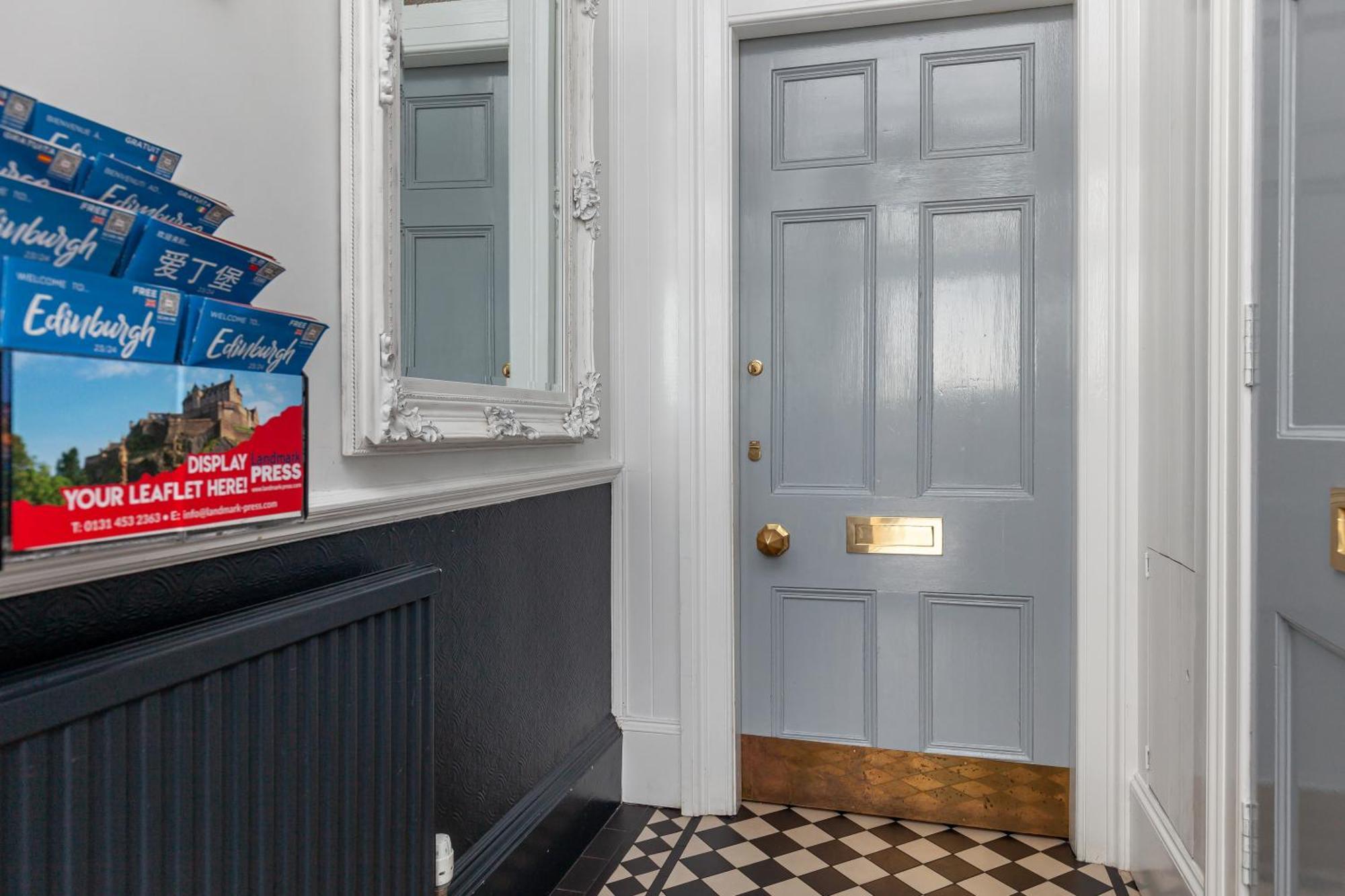 Stylish Victorian Apartment's Close To The Botanical Gardens, Free Parking! * EDI