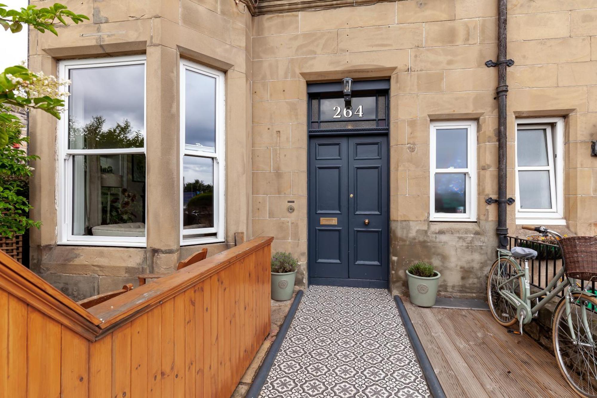 Stylish Victorian Apartment's Close To The Botanical Gardens, Free Parking! Apartment EDI