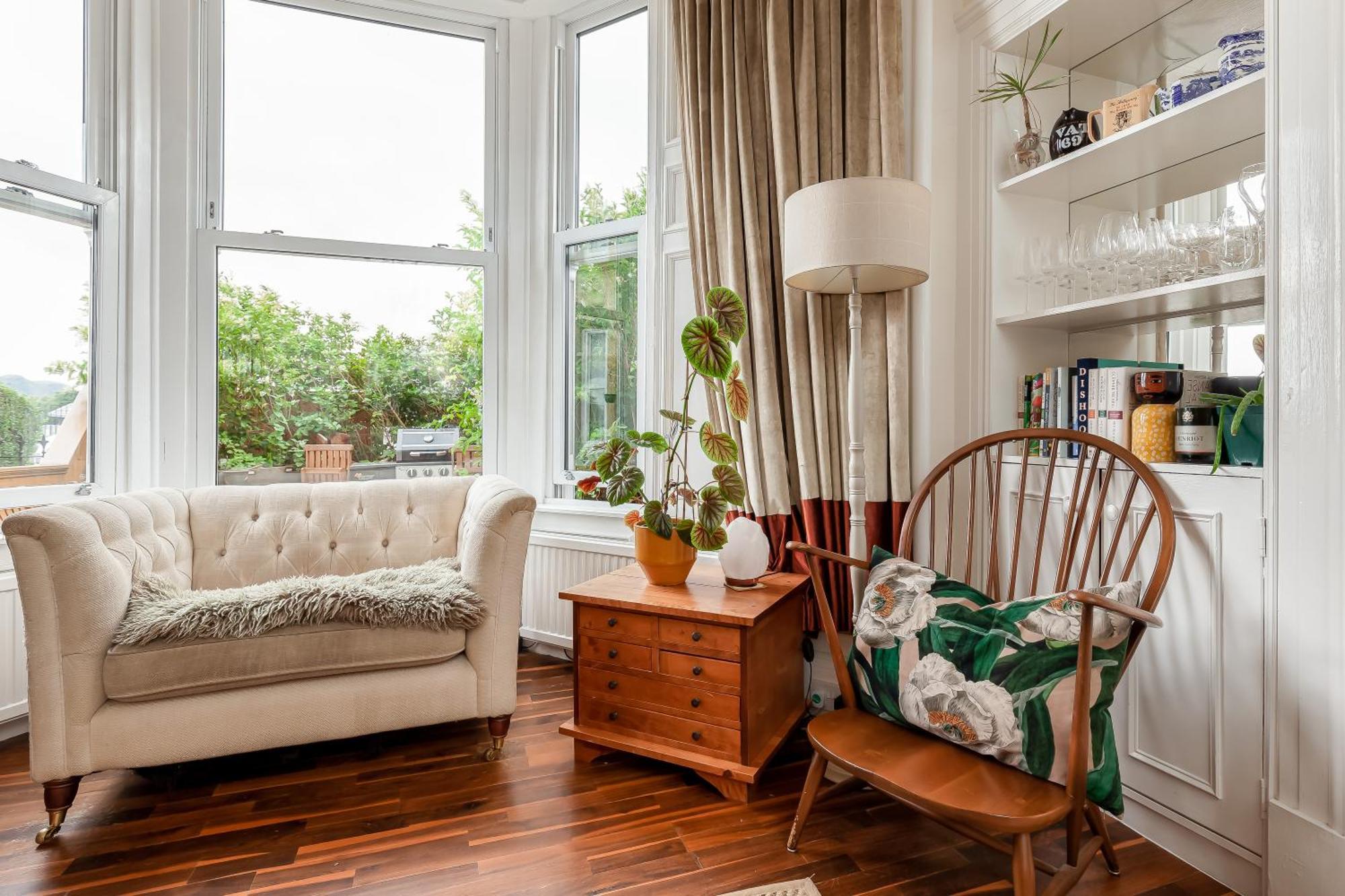 Stylish Victorian Apartment's Close To The Botanical Gardens, Free Parking! *