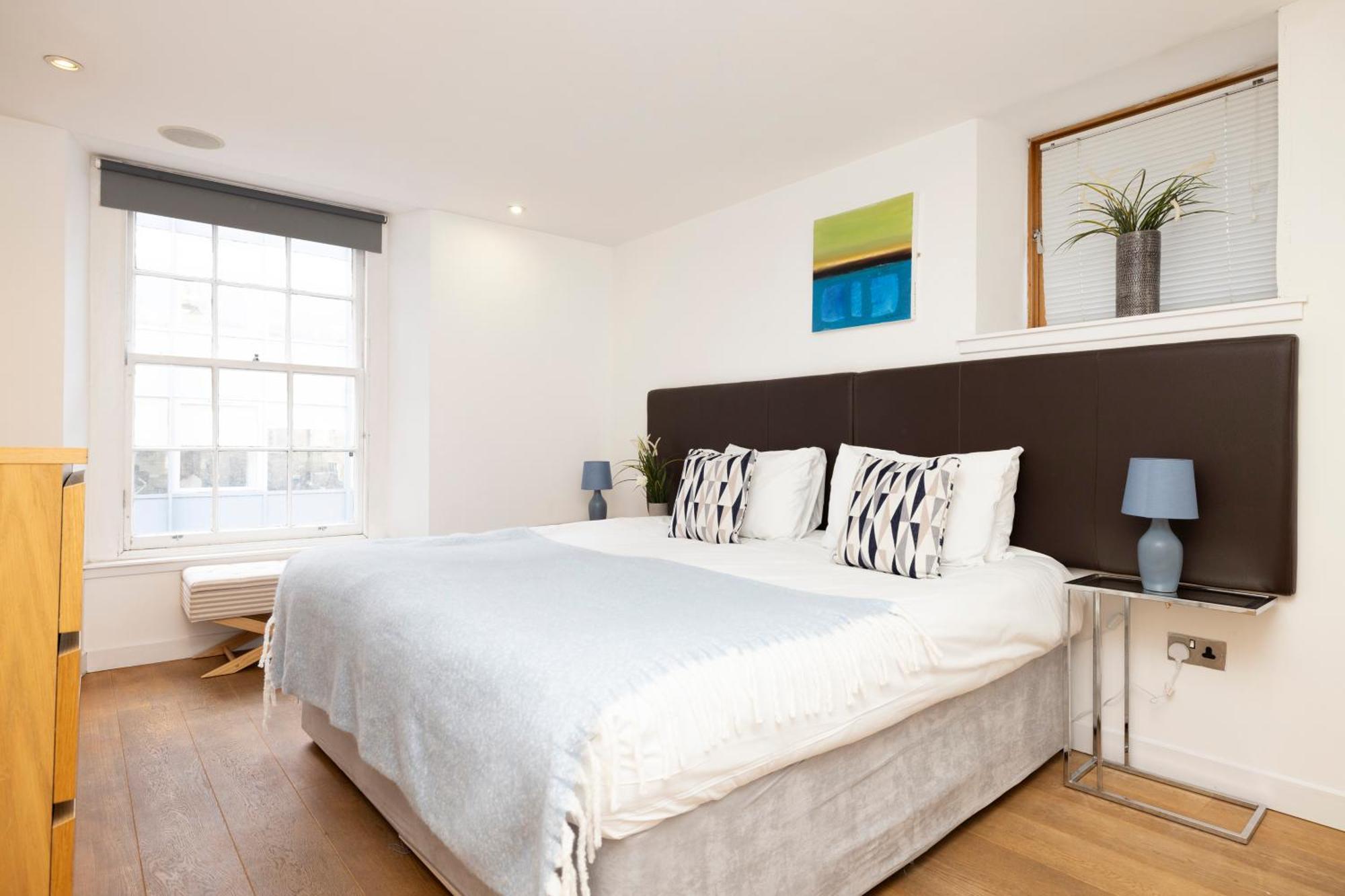 Joivy Chic 2-br Flats Near Castle Apartment Edinburgh
