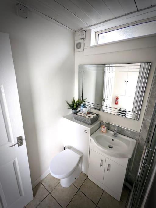 Apartment Cosy 2-bedroom House In Leith Edinburgh