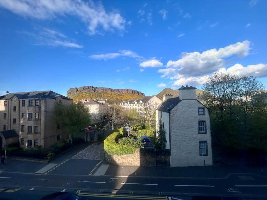 Edinburghs Arthurs Seat View Edinburgh