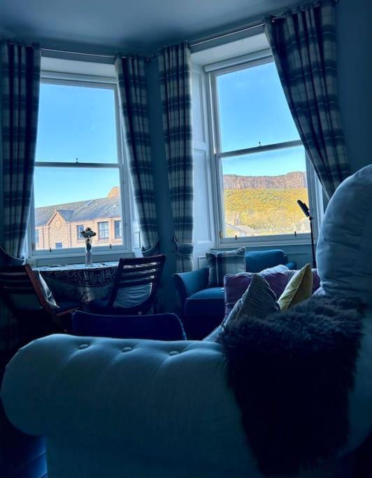 Edinburghs Arthurs Seat View *