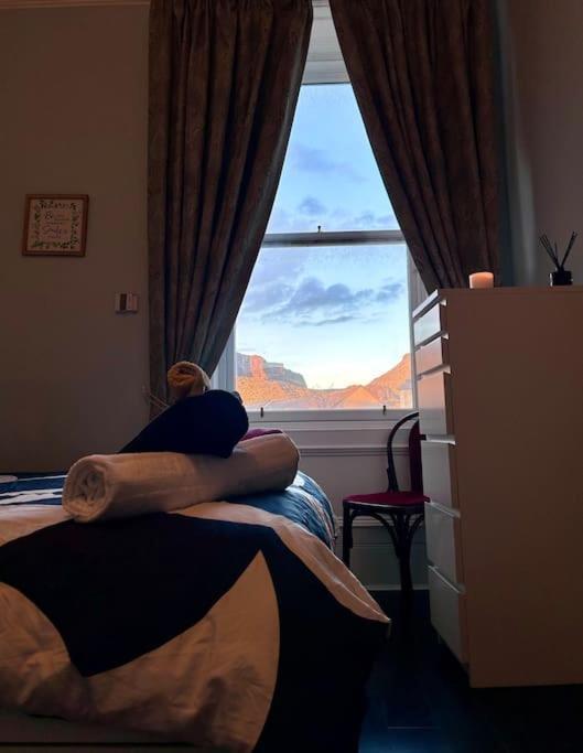 Edinburghs Arthurs Seat View * Edinburgh