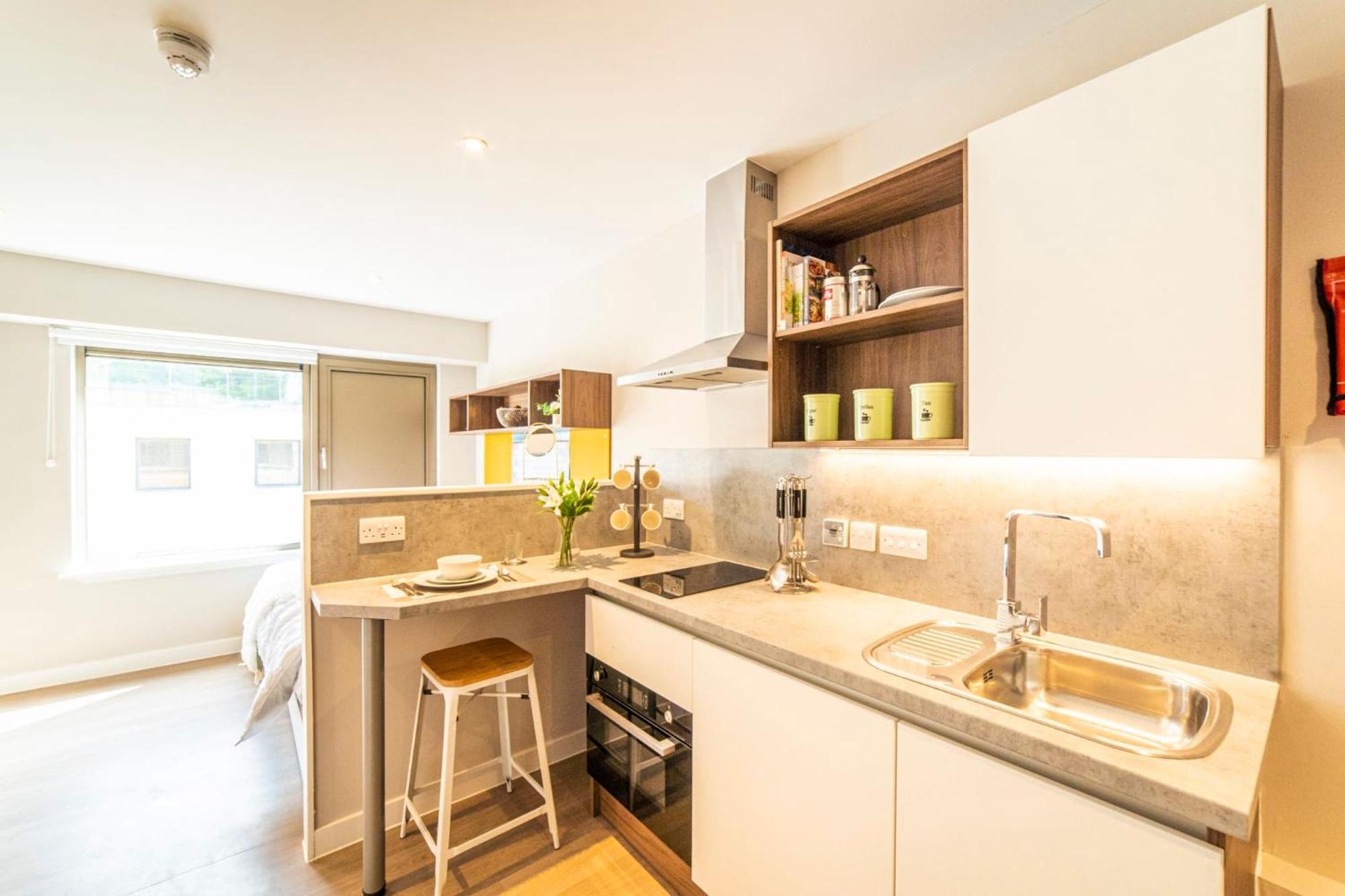 For Students Only Stylish With Kitchen At Brewer's Court In Apartment