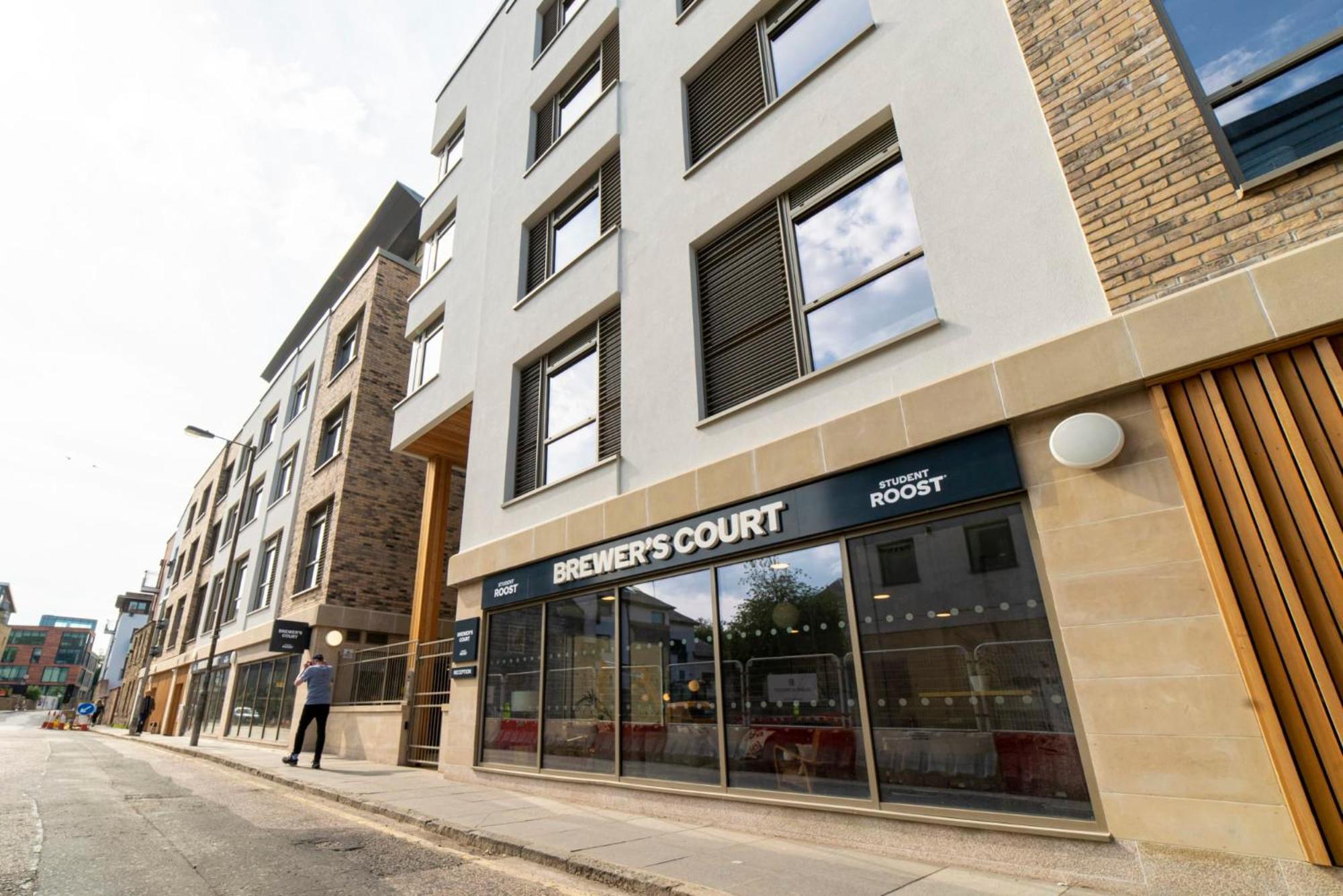 For Students Only Stylish With Kitchen At Brewer's Court In *