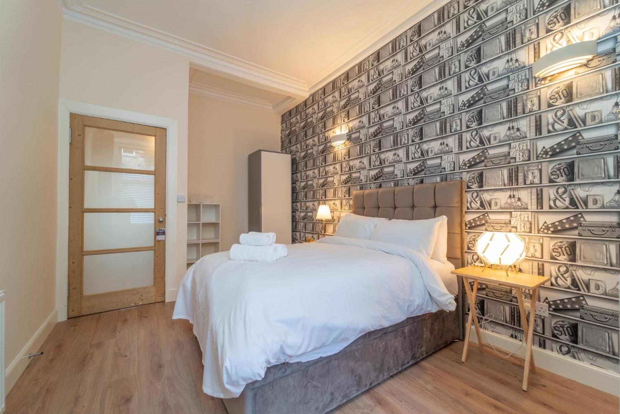 Beautiful Spacious Victorian Town House