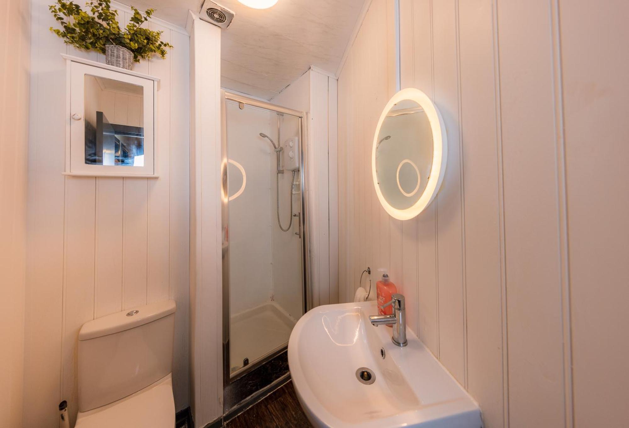 In Old Town, Cozy 4 Bedroom Flat EDI