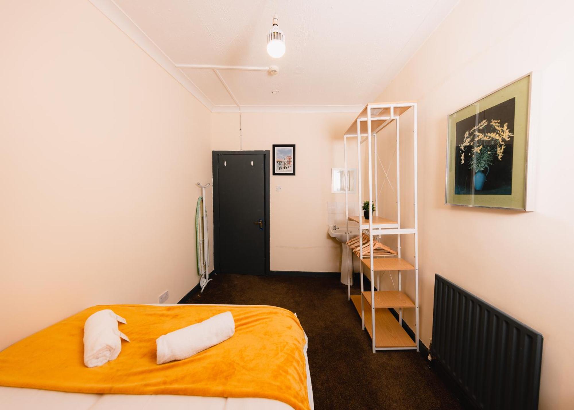 In Old Town, Cozy 4 Bedroom Flat EDI