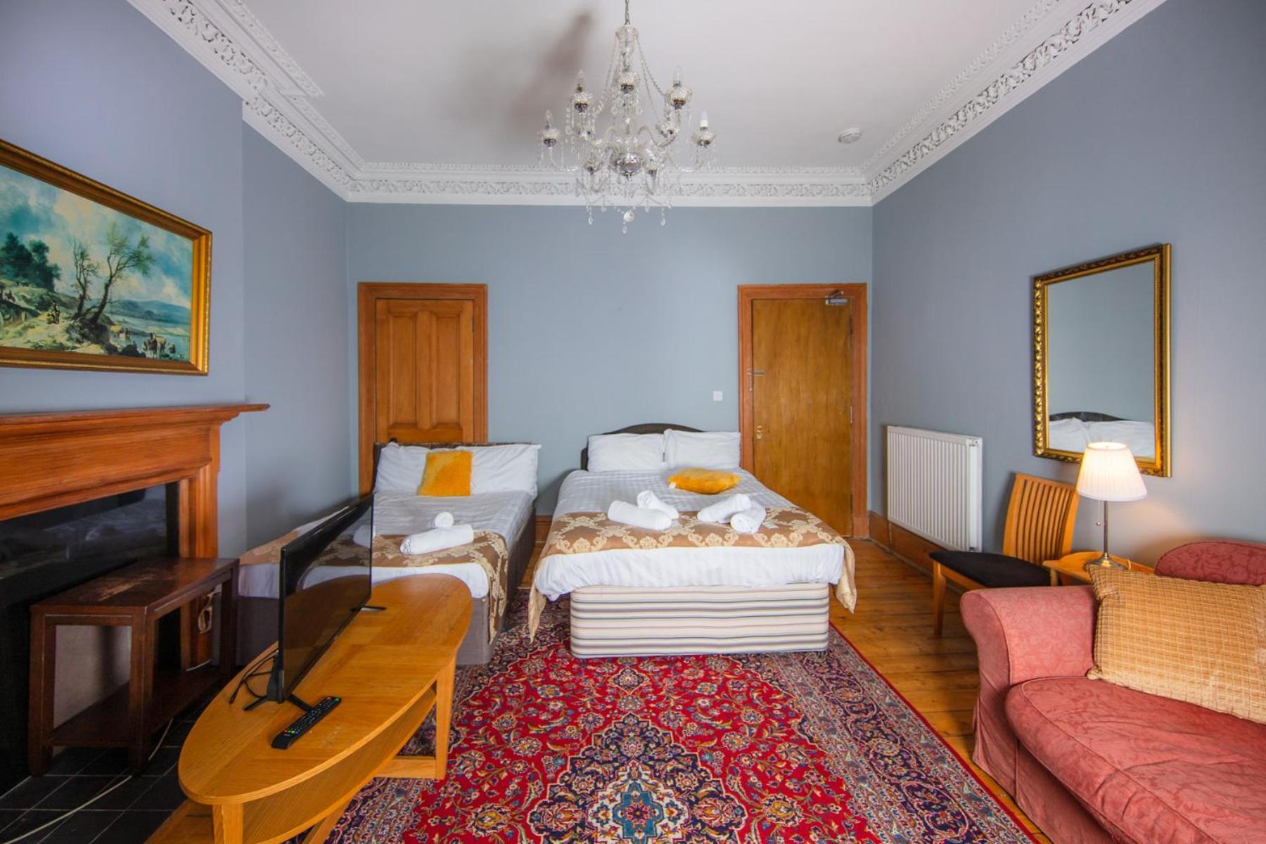 Comfortable, Spacious Retreat, By The Meadows!