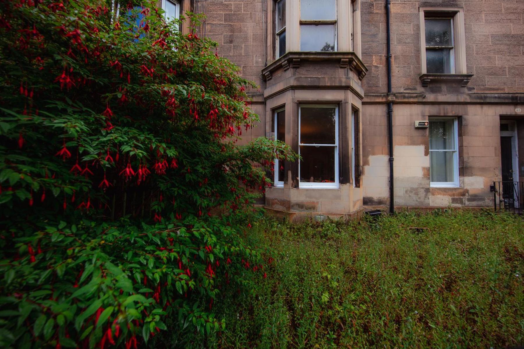 Apartment Comfortable, Spacious Retreat, By The Meadows! *