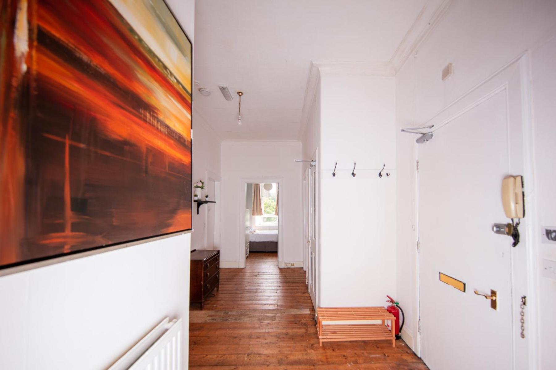 Comfortable, Spacious Retreat, By The Meadows! Edinburgh