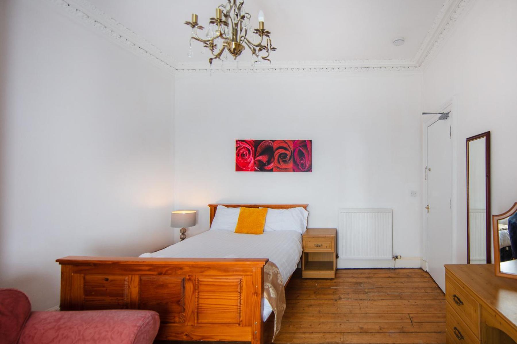 Comfortable, Spacious Retreat, By The Meadows! * Edinburgh