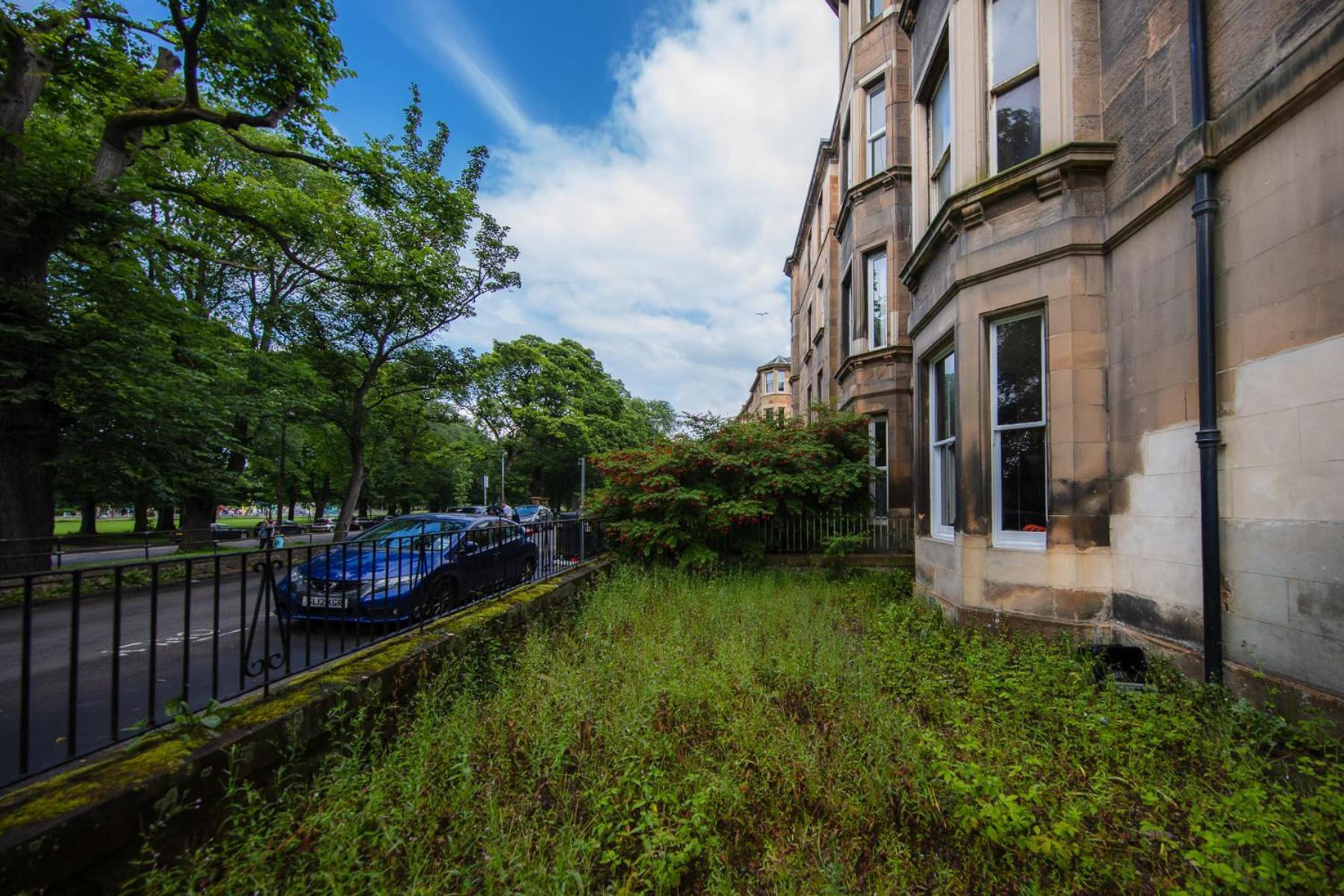 Comfortable, Spacious Retreat, By The Meadows! Apartment
