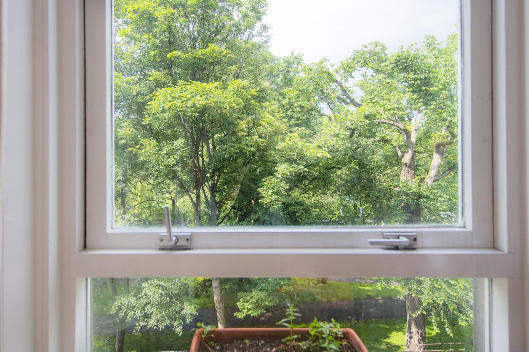 Comfortable, Spacious Retreat, By The Meadows! Apartment *