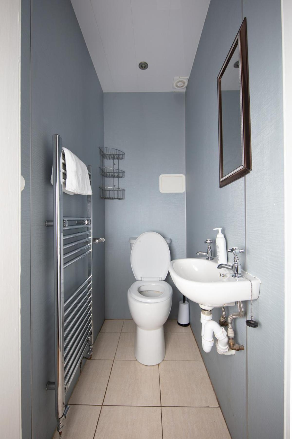 Comfortable, Spacious Retreat, By The Meadows! Edinburgh