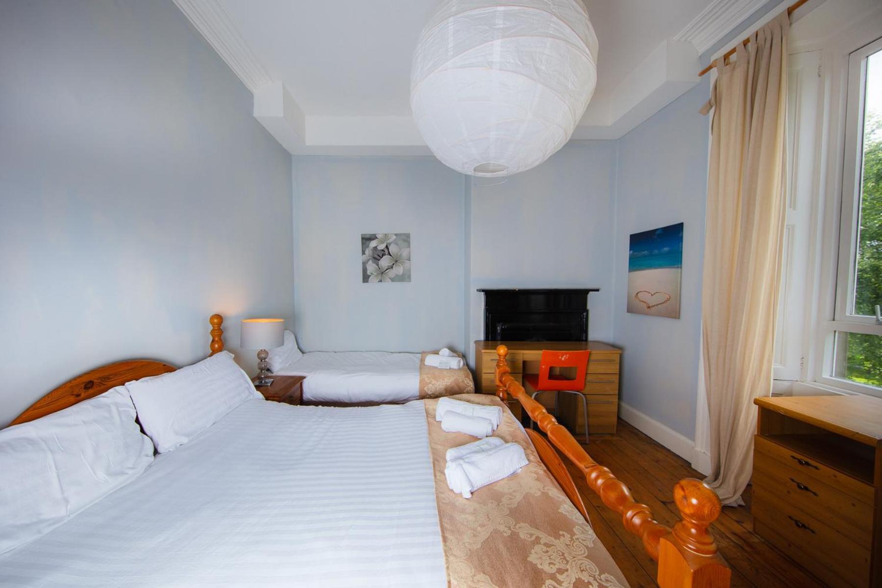 Comfortable, Spacious Retreat, By The Meadows! Apartment Edinburgh