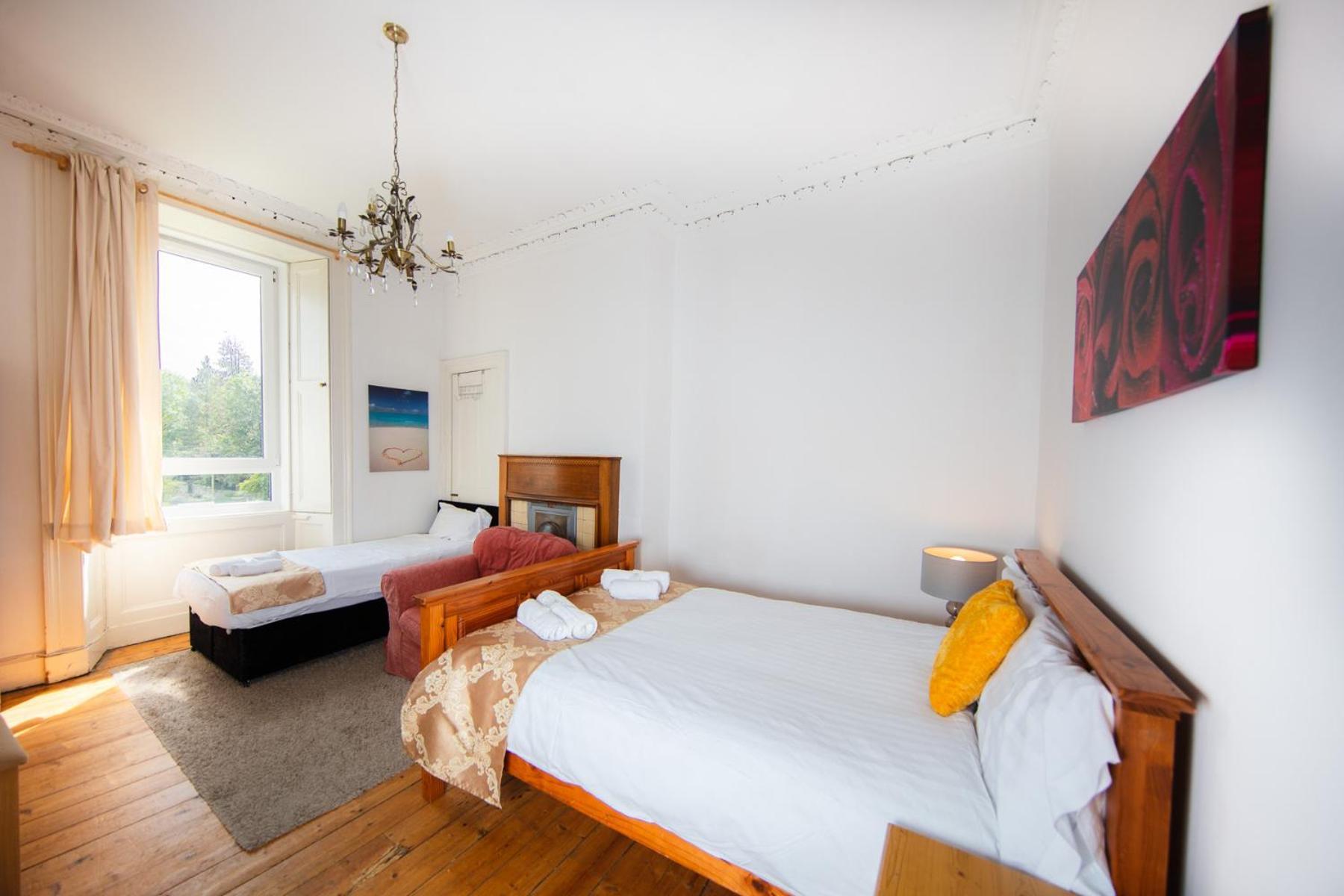 Comfortable, Spacious Retreat, By The Meadows!