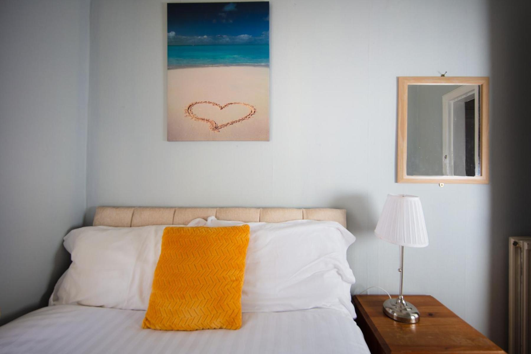 Comfortable, Spacious Retreat, By The Meadows! Apartment *
