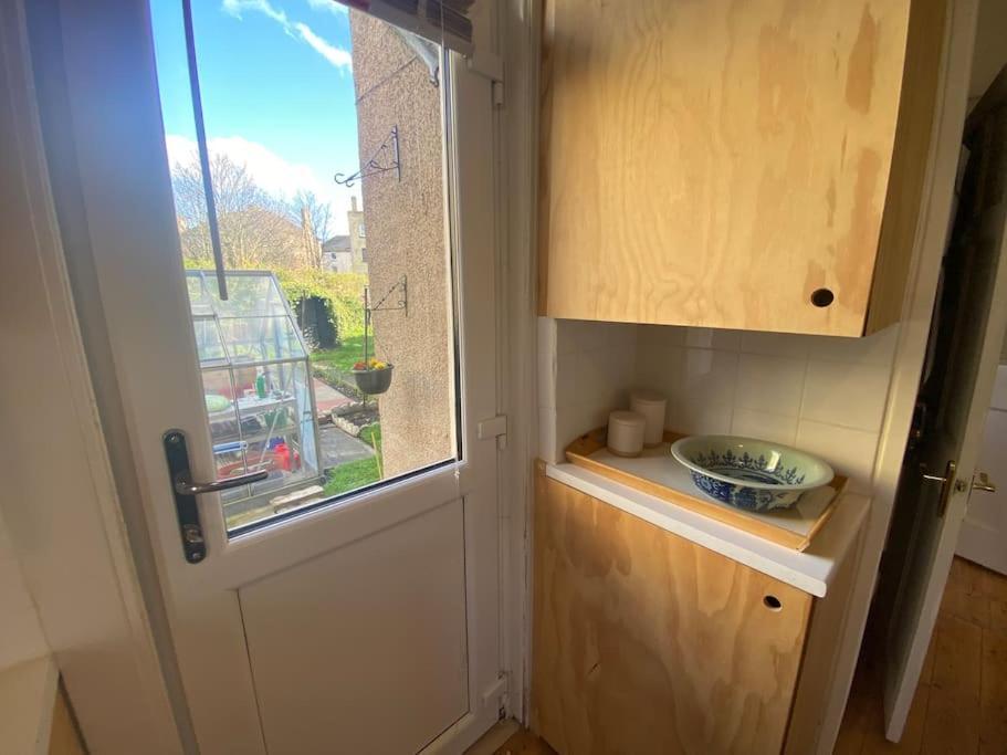 2 Bed With Garden Near Centre & Beach, Free Parking * Edinburgh