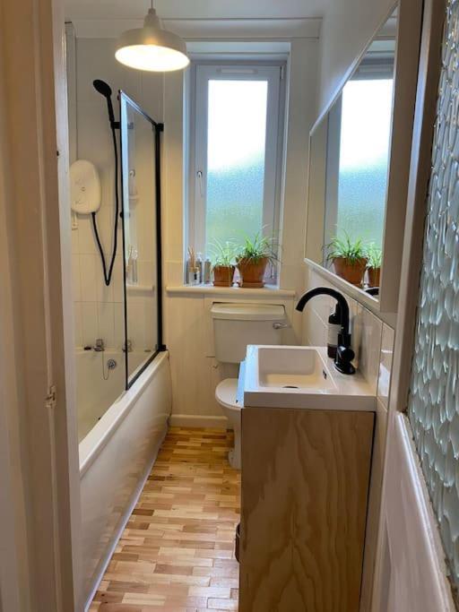 2 Bed With Garden Near Centre & Beach, Free Parking *