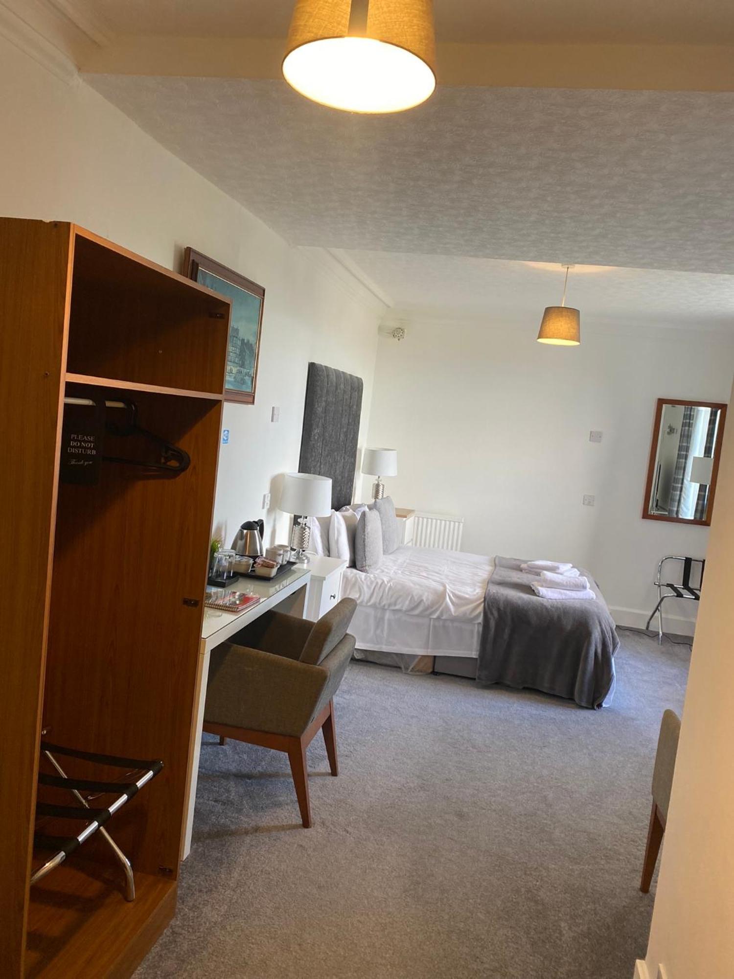 Ellwyn House Hotel *