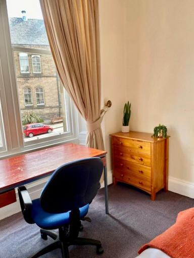 Large 5 Bedroom Flat In Marchmont *