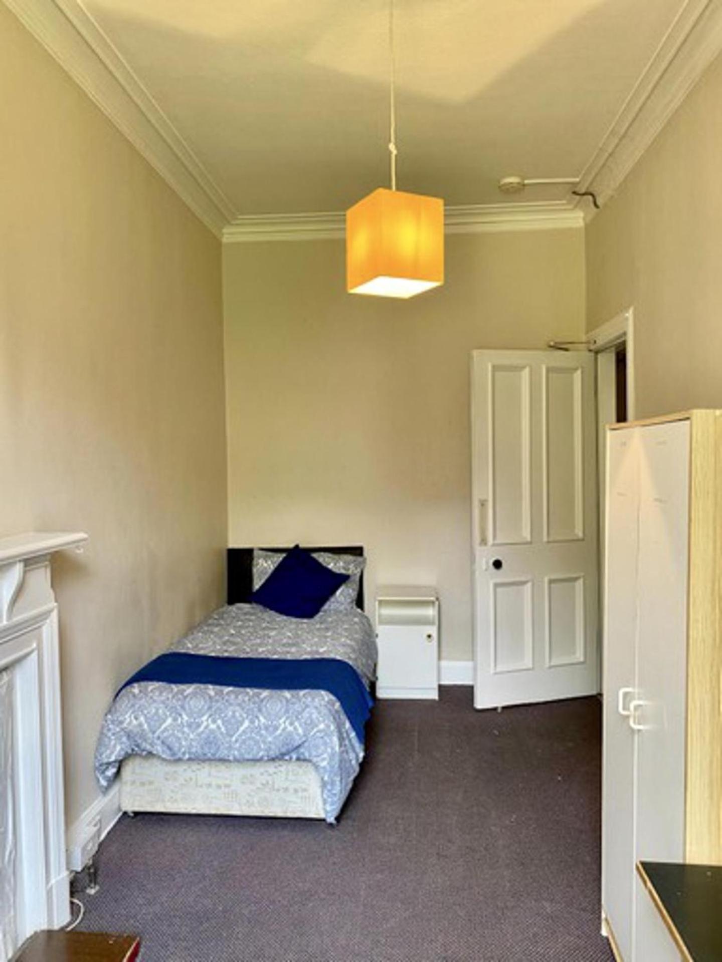 Large 5 Bedroom Flat In Marchmont