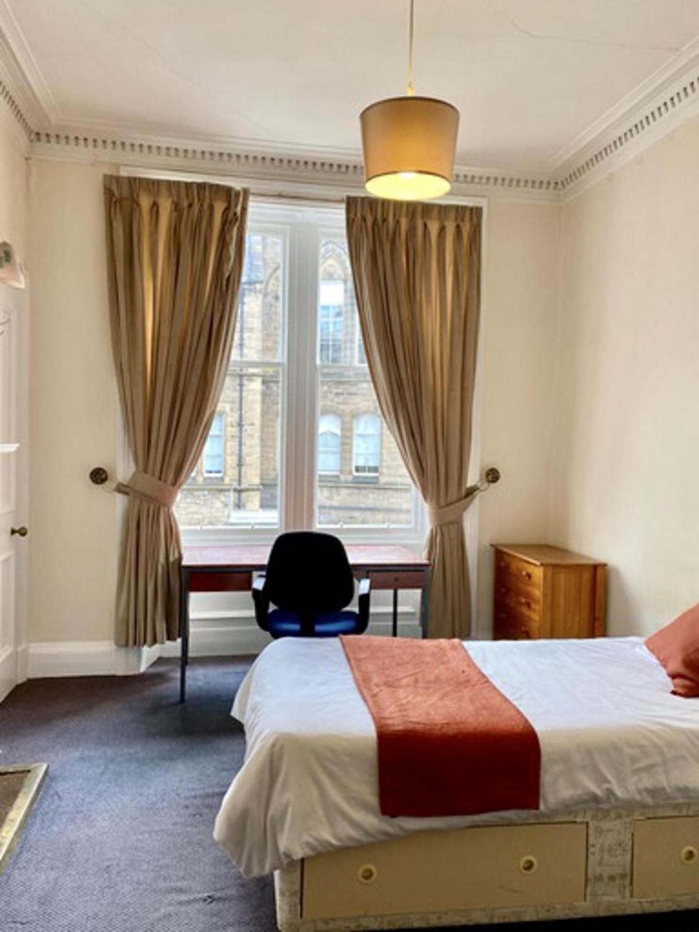 Large 5 Bedroom Flat In Marchmont